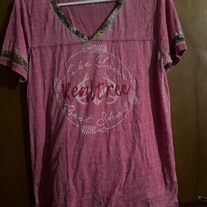 Realtree women’s medium pink with camouflage trim Graphic Tee shirt top